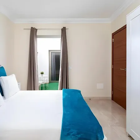 Rolycar 102 Apartment