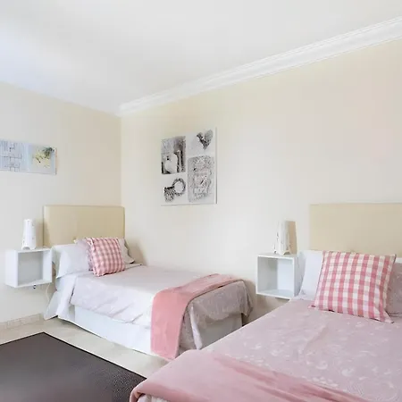 Rolycar 102 Apartment